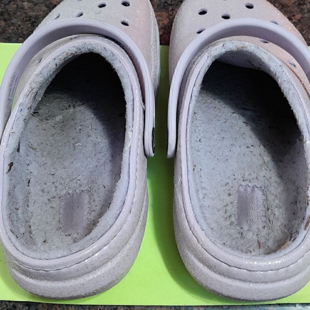Child's Crocs and 10 Jibbitz Charms...Size 4 - Picture 4 of 8